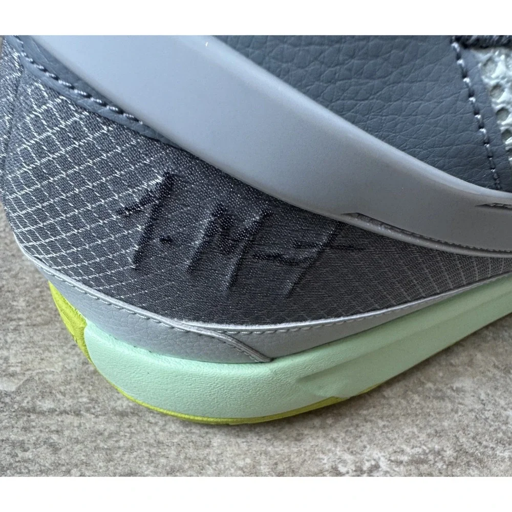 Nike Men's Light Gray and Lime Green Athletic Shoes